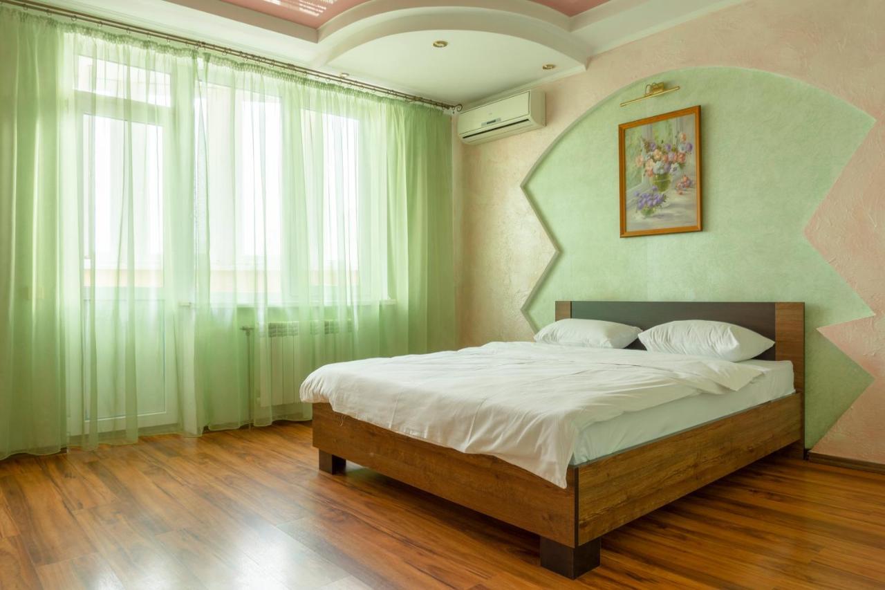 Big Studio Apartment Near River Mall Киев Екстериор снимка