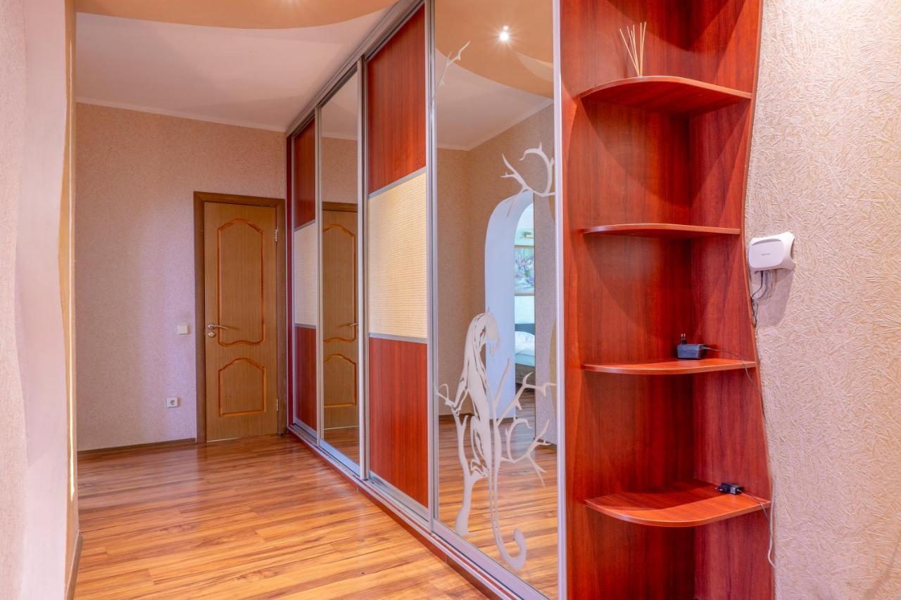 Big Studio Apartment Near River Mall Киев Екстериор снимка