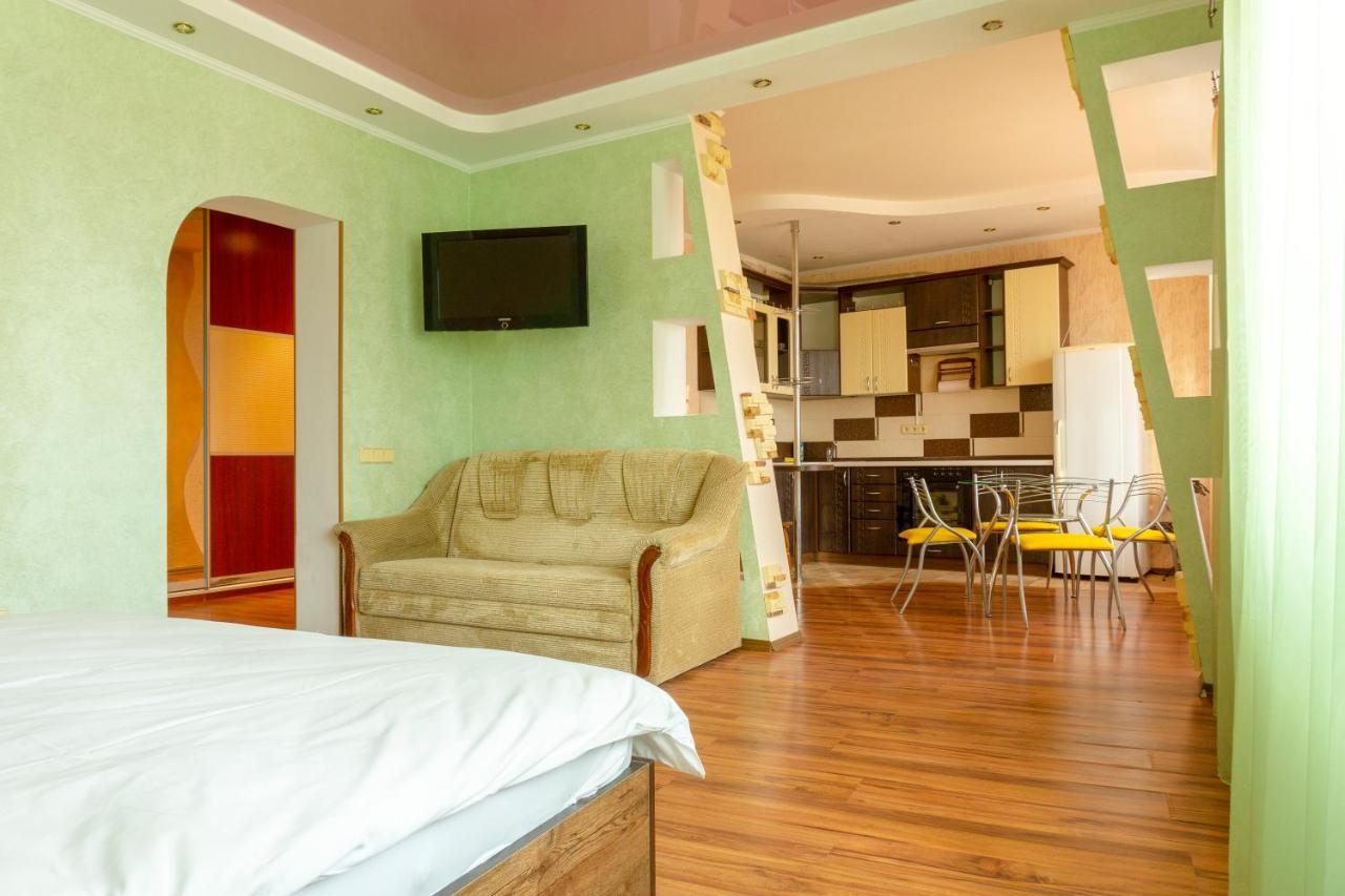 Big Studio Apartment Near River Mall Киев Екстериор снимка