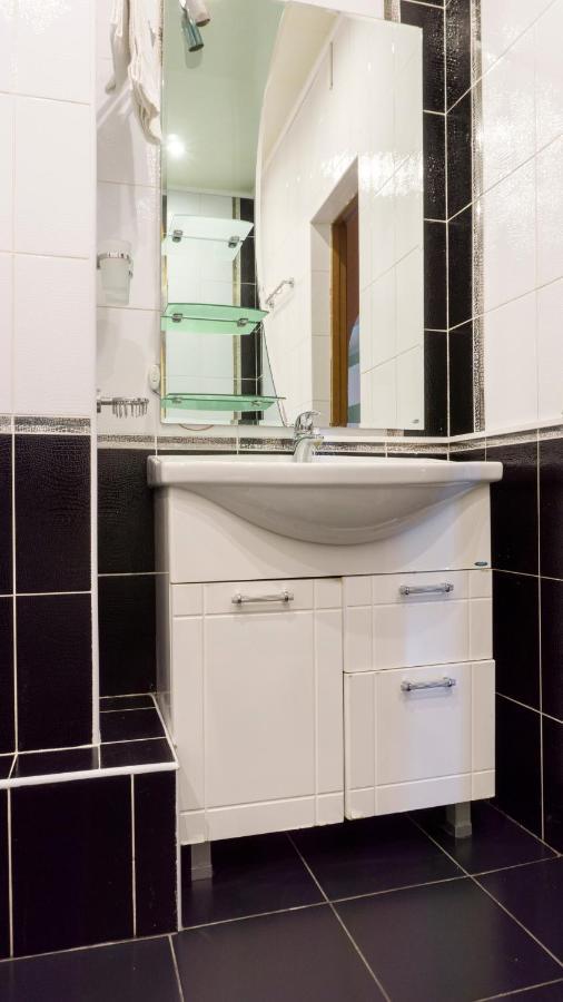 Big Studio Apartment Near River Mall Киев Екстериор снимка