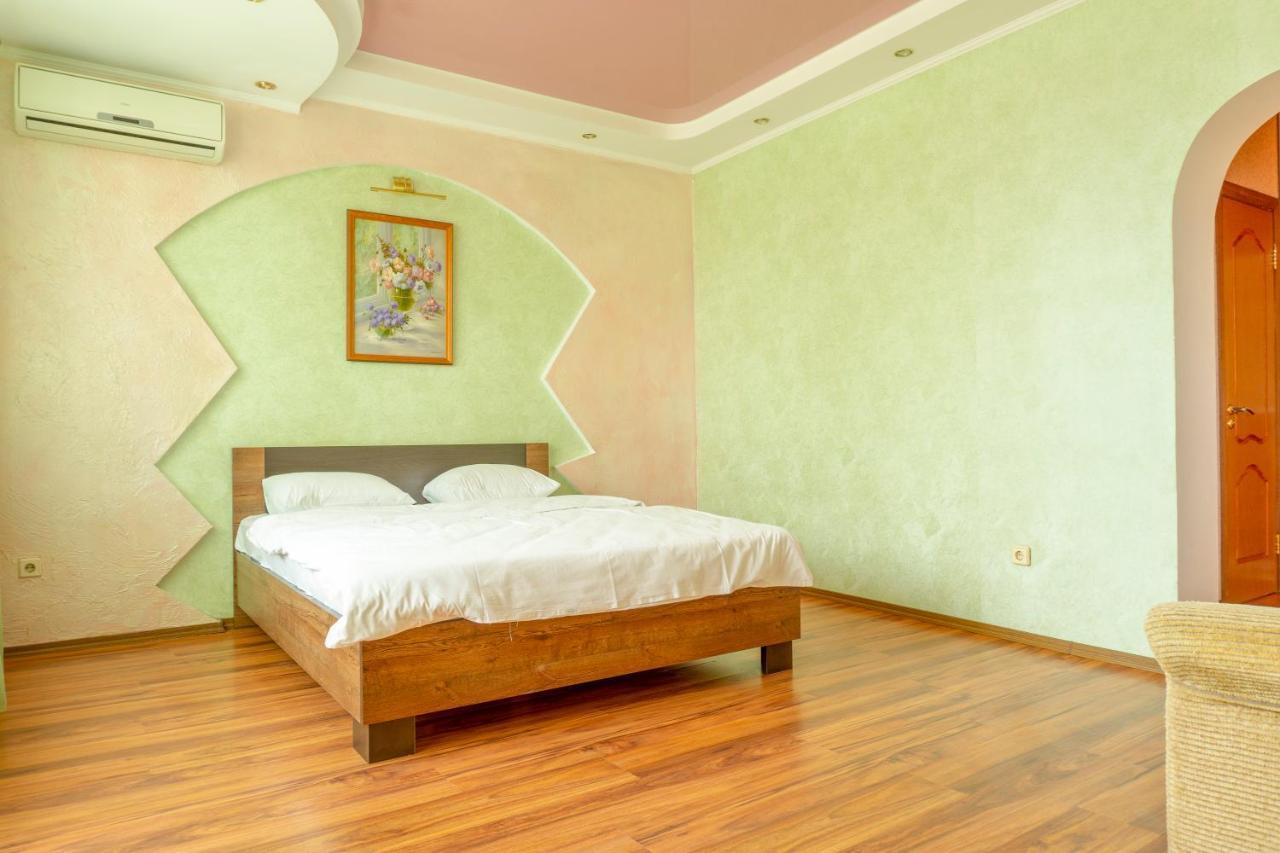 Big Studio Apartment Near River Mall Киев Екстериор снимка
