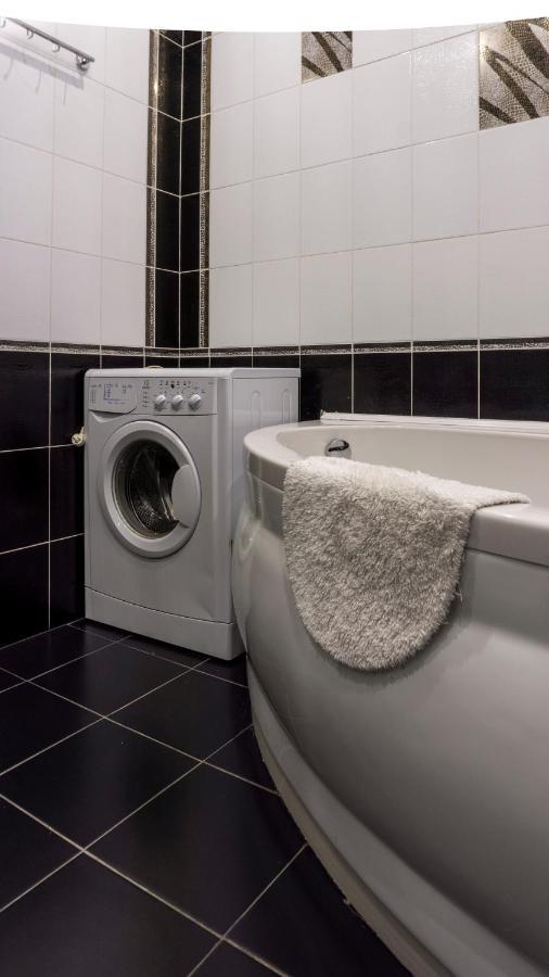 Big Studio Apartment Near River Mall Киев Екстериор снимка