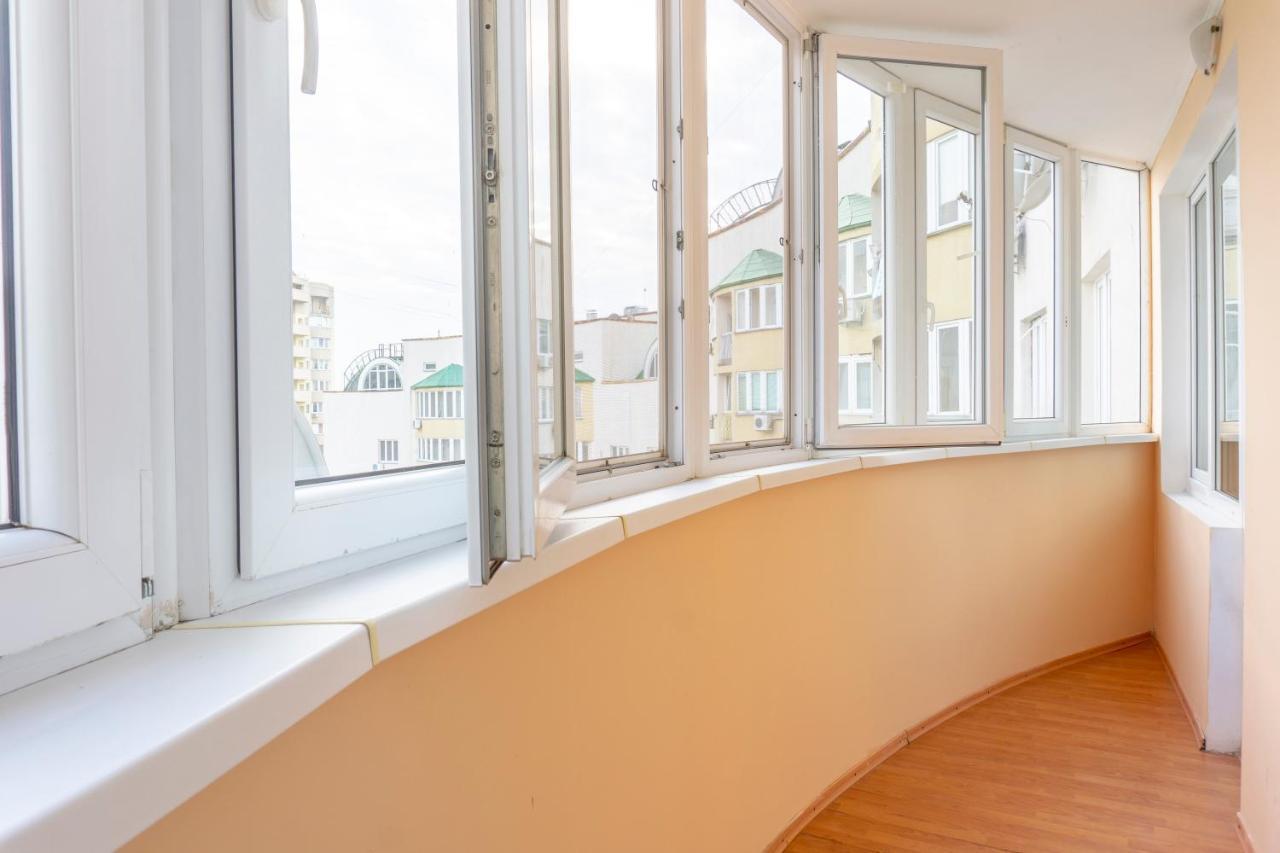 Big Studio Apartment Near River Mall Киев Екстериор снимка