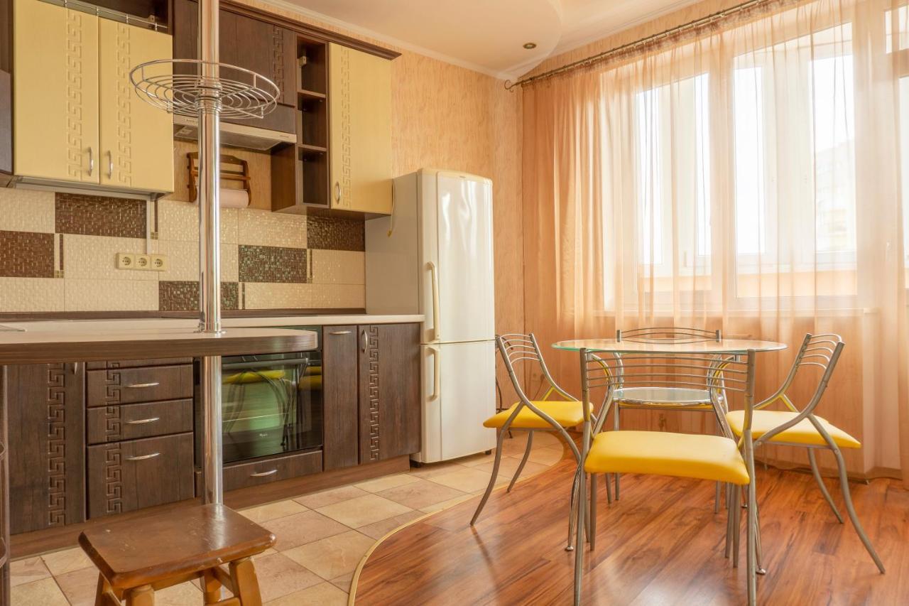 Big Studio Apartment Near River Mall Киев Екстериор снимка